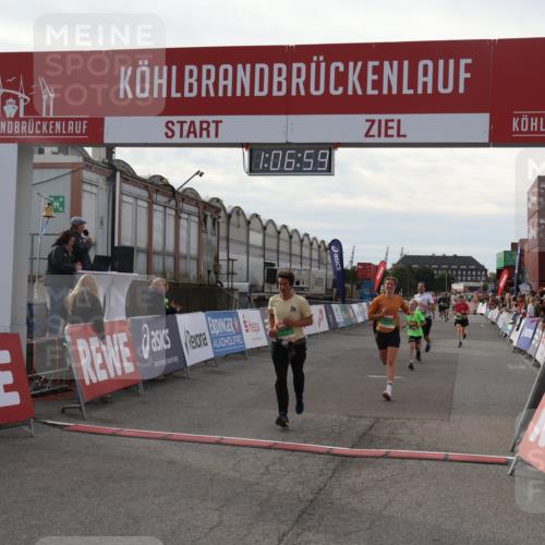 03.10.2025 - Köhlbrandbrückenlauf Julia Fischer http://msf.ph/oto/9028771 03.10.2025 16:06:59 Ziel 7228, 7263, 7322, 8848, 8866, 8967, 9128, 9353, 9354, 9416, 9417 meine-sportfotos.de