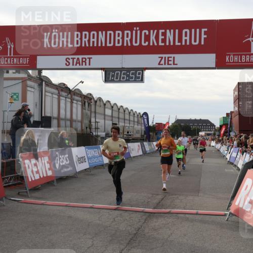 03.10.2025 - Köhlbrandbrückenlauf Julia Fischer http://msf.ph/oto/9028776 03.10.2025 16:06:59 Ziel 7228, 7263, 7322, 8848, 8866, 8967, 9128, 9353, 9354, 9416, 9417 meine-sportfotos.de