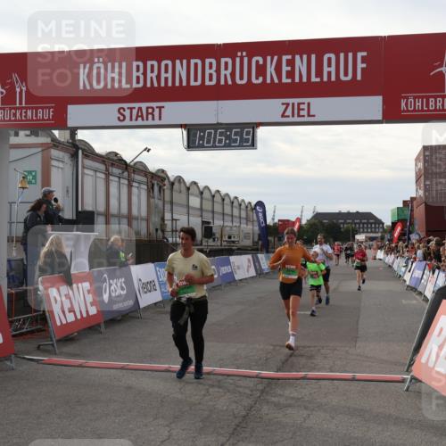 03.10.2025 - Köhlbrandbrückenlauf Julia Fischer http://msf.ph/oto/9028781 03.10.2025 16:06:59 Ziel 7228, 7263, 7322, 8848, 8866, 8967, 9128, 9353, 9354, 9416, 9417 meine-sportfotos.de