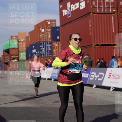 03.10.2025 - Köhlbrandbrückenlauf Michael Burmester http://msf.ph/oto/9028786 03.10.2025 10:33:16 Ziel 2170, 2457, 3355 meine-sportfotos.de