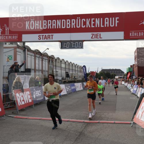 03.10.2025 - Köhlbrandbrückenlauf Julia Fischer http://msf.ph/oto/9028787 03.10.2025 16:07:00 Ziel 7228, 7263, 7322, 8848, 8866, 8967, 9128, 9353, 9354, 9416, 9417 meine-sportfotos.de