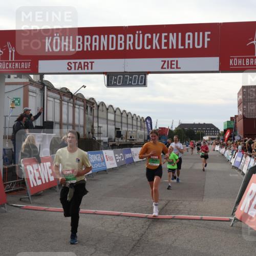 03.10.2025 - Köhlbrandbrückenlauf Julia Fischer http://msf.ph/oto/9028792 03.10.2025 16:07:00 Ziel 7228, 7263, 7322, 8848, 8866, 8967, 9128, 9353, 9354, 9416, 9417 meine-sportfotos.de