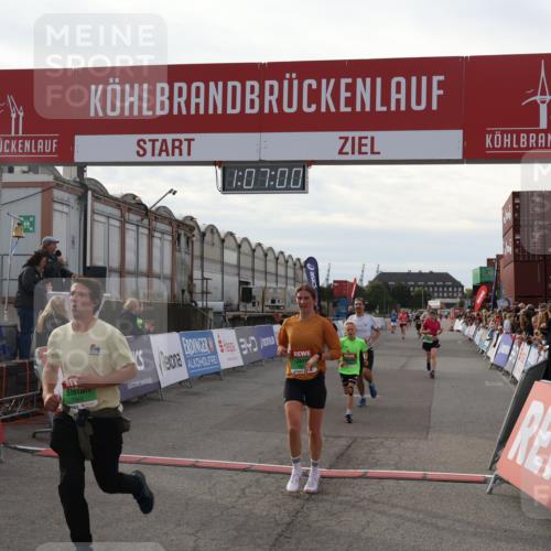 03.10.2025 - Köhlbrandbrückenlauf Julia Fischer http://msf.ph/oto/9028797 03.10.2025 16:07:00 Ziel 7228, 7263, 7322, 8848, 8866, 8967, 9128, 9353, 9354, 9416, 9417 meine-sportfotos.de