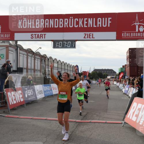 03.10.2025 - Köhlbrandbrückenlauf Julia Fischer http://msf.ph/oto/9028806 03.10.2025 16:07:01 Ziel 7228, 7263, 7322, 7995, 8848, 8866, 8967, 9128, 9353, 9354, 9416, 9417 meine-sportfotos.de