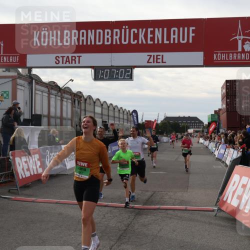 03.10.2025 - Köhlbrandbrückenlauf Julia Fischer http://msf.ph/oto/9028815 03.10.2025 16:07:02 Ziel 7228, 7263, 7322, 7995, 8848, 8866, 8967, 9128, 9353, 9354, 9416, 9417 meine-sportfotos.de