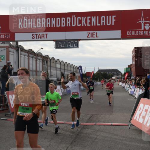 03.10.2025 - Köhlbrandbrückenlauf Julia Fischer http://msf.ph/oto/9028823 03.10.2025 16:07:02 Ziel 7228, 7263, 7322, 7995, 8848, 8866, 8967, 9128, 9353, 9354, 9416, 9417 meine-sportfotos.de