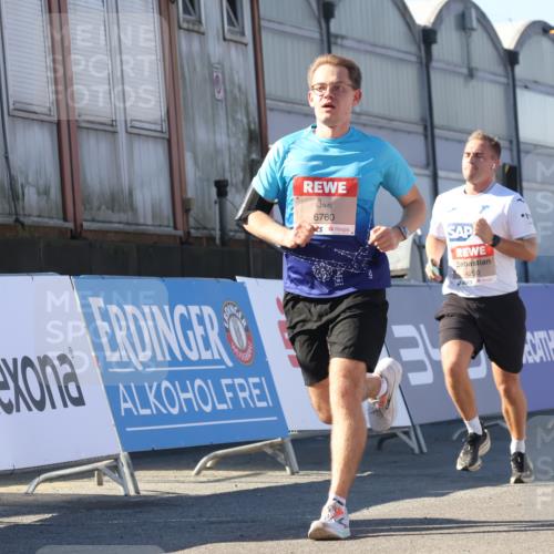 03.10.2025 - Köhlbrandbrückenlauf Luisa Fischer http://msf.ph/oto/9028825 03.10.2025 13:00:15 Ziel 4020, 4192, 4250, 4261, 6097, 6203, 6236, 6760, 6798 meine-sportfotos.de