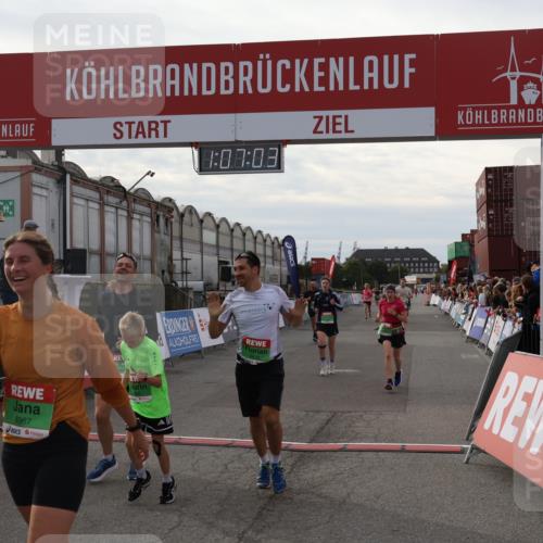 03.10.2025 - Köhlbrandbrückenlauf Julia Fischer http://msf.ph/oto/9028826 03.10.2025 16:07:03 Ziel 7174, 7228, 7263, 7322, 7995, 8866, 8967, 9128, 9353, 9354, 9416, 9417 meine-sportfotos.de