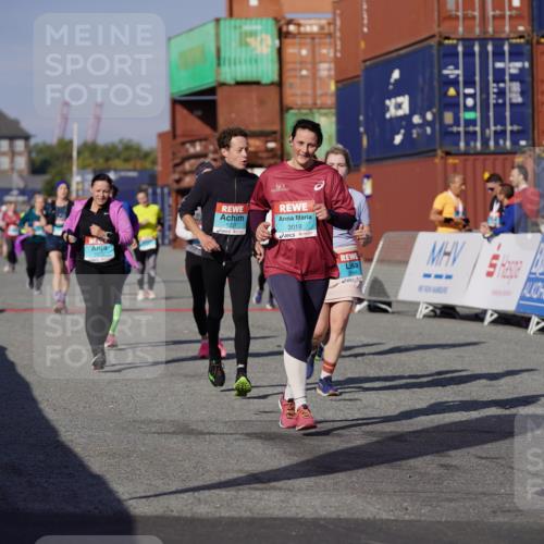 03.10.2025 - Köhlbrandbrückenlauf Michael Burmester http://msf.ph/oto/9028829 03.10.2025 10:33:25 Ziel 1221, 2248, 2370, 2466, 2668, 3019, 3814 meine-sportfotos.de