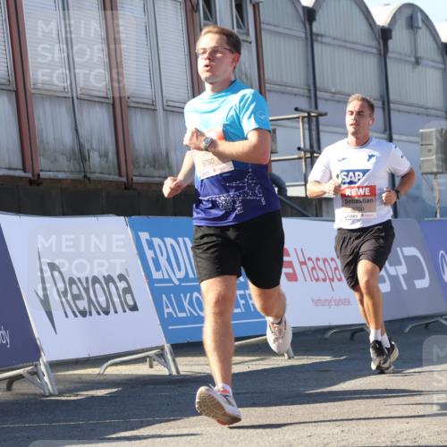 03.10.2025 - Köhlbrandbrückenlauf Luisa Fischer http://msf.ph/oto/9028830 03.10.2025 13:00:15 Ziel 4020, 4192, 4250, 4261, 6097, 6203, 6236, 6760, 6798 meine-sportfotos.de