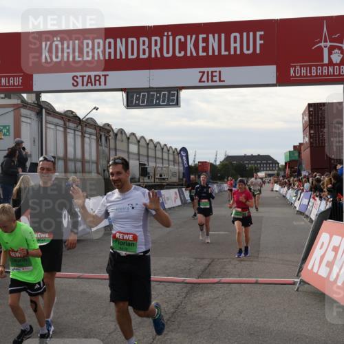 03.10.2025 - Köhlbrandbrückenlauf Julia Fischer http://msf.ph/oto/9028834 03.10.2025 16:07:03 Ziel 7174, 7228, 7263, 7322, 7995, 8866, 8967, 9128, 9353, 9354, 9416, 9417 meine-sportfotos.de
