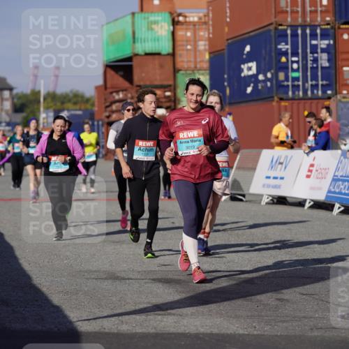 03.10.2025 - Köhlbrandbrückenlauf Michael Burmester http://msf.ph/oto/9028836 03.10.2025 10:33:25 Ziel 1221, 2248, 2370, 2466, 2668, 3019, 3814 meine-sportfotos.de