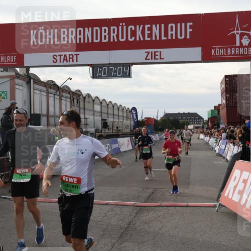 03.10.2025 - Köhlbrandbrückenlauf Julia Fischer http://msf.ph/oto/9028838 03.10.2025 16:07:04 Ziel 7174, 7228, 7263, 7322, 7995, 8866, 8967, 9128, 9416, 9417 meine-sportfotos.de