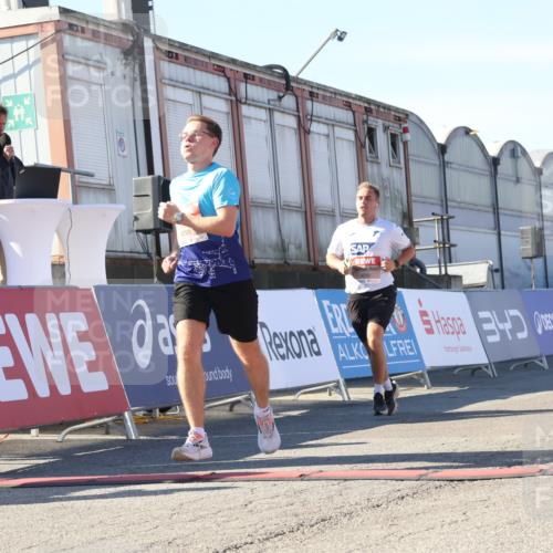 03.10.2025 - Köhlbrandbrückenlauf Luisa Fischer http://msf.ph/oto/9028839 03.10.2025 13:00:16 Ziel 4020, 4192, 4250, 4261, 6097, 6203, 6236, 6707, 6760, 6798 meine-sportfotos.de