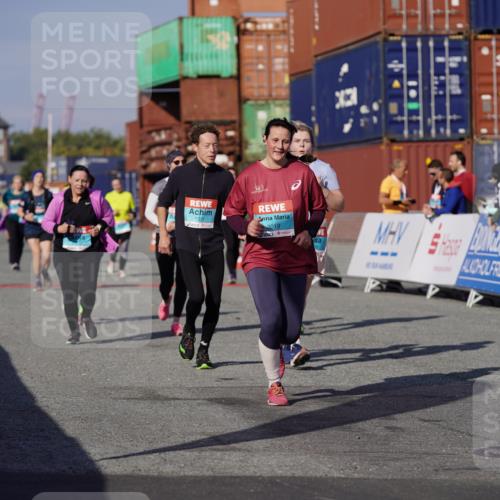 03.10.2025 - Köhlbrandbrückenlauf Michael Burmester http://msf.ph/oto/9028842 03.10.2025 10:33:25 Ziel 1221, 2248, 2370, 2466, 2668, 3019, 3814 meine-sportfotos.de