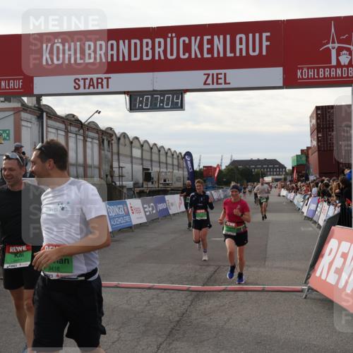 03.10.2025 - Köhlbrandbrückenlauf Julia Fischer http://msf.ph/oto/9028843 03.10.2025 16:07:04 Ziel 7174, 7228, 7263, 7322, 7995, 8866, 8967, 9128, 9416, 9417 meine-sportfotos.de