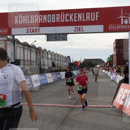 03.10.2025 - Köhlbrandbrückenlauf Julia Fischer http://msf.ph/oto/9028846 03.10.2025 16:07:04 Ziel 7174, 7228, 7263, 7322, 7995, 8866, 8967, 9128, 9416, 9417 meine-sportfotos.de