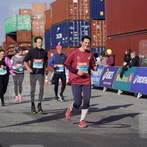 03.10.2025 - Köhlbrandbrückenlauf Michael Burmester http://msf.ph/oto/9028849 03.10.2025 10:33:26 Ziel 1221, 2248, 2370, 2466, 2654, 2668, 3019, 3814 meine-sportfotos.de