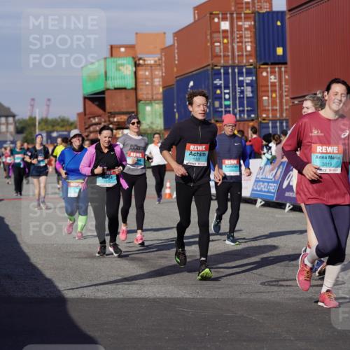 03.10.2025 - Köhlbrandbrückenlauf Michael Burmester http://msf.ph/oto/9028855 03.10.2025 10:33:27 Ziel 1221, 2248, 2370, 2466, 2654, 2668, 3019, 3814 meine-sportfotos.de