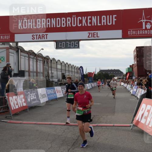 03.10.2025 - Köhlbrandbrückenlauf Julia Fischer http://msf.ph/oto/9028856 03.10.2025 16:07:05 Ziel 7174, 7228, 7263, 7322, 7995, 8026, 8866, 8967, 9416, 9417 meine-sportfotos.de