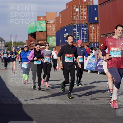 03.10.2025 - Köhlbrandbrückenlauf Michael Burmester http://msf.ph/oto/9028862 03.10.2025 10:33:27 Ziel 1221, 2248, 2370, 2466, 2654, 2668, 3019, 3814 meine-sportfotos.de