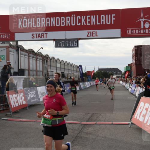 03.10.2025 - Köhlbrandbrückenlauf Julia Fischer http://msf.ph/oto/9028865 03.10.2025 16:07:06 Ziel 7174, 7228, 7263, 7322, 7995, 8026, 8847, 8866, 8967, 9416, 9417 meine-sportfotos.de
