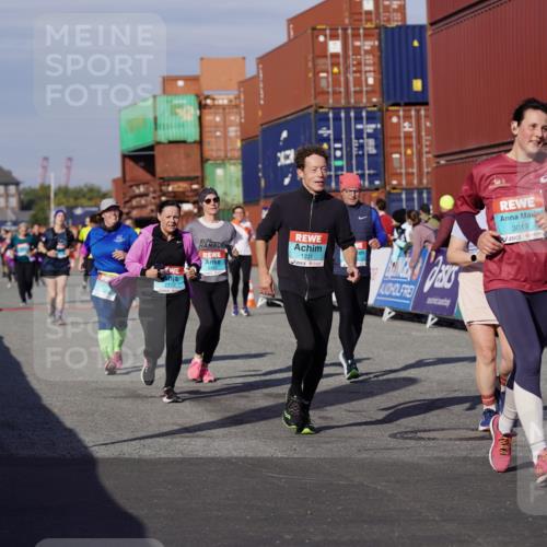 03.10.2025 - Köhlbrandbrückenlauf Michael Burmester http://msf.ph/oto/9028868 03.10.2025 10:33:27 Ziel 1221, 2248, 2370, 2466, 2654, 2668, 3019, 3814 meine-sportfotos.de