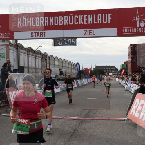 03.10.2025 - Köhlbrandbrückenlauf Julia Fischer http://msf.ph/oto/9028870 03.10.2025 16:07:06 Ziel 7174, 7228, 7263, 7322, 7995, 8026, 8847, 8866, 8967, 9416, 9417 meine-sportfotos.de