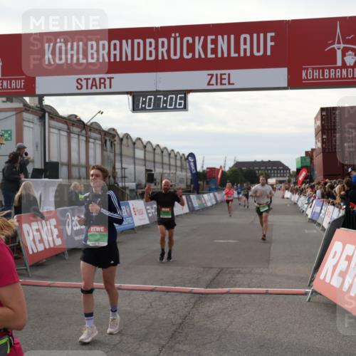 03.10.2025 - Köhlbrandbrückenlauf Julia Fischer http://msf.ph/oto/9028873 03.10.2025 16:07:06 Ziel 7174, 7228, 7263, 7322, 7995, 8026, 8847, 8866, 8967, 9416, 9417 meine-sportfotos.de