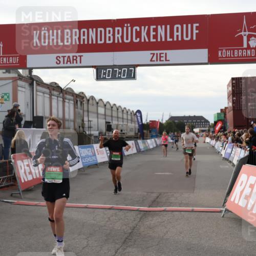 03.10.2025 - Köhlbrandbrückenlauf Julia Fischer http://msf.ph/oto/9028877 03.10.2025 16:07:07 Ziel 7174, 7228, 7263, 7322, 7995, 8026, 8847, 8866, 8967, 9416, 9417 meine-sportfotos.de
