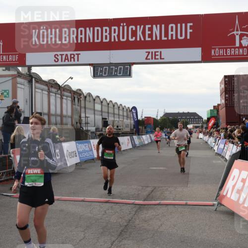 03.10.2025 - Köhlbrandbrückenlauf Julia Fischer http://msf.ph/oto/9028879 03.10.2025 16:07:07 Ziel 7174, 7228, 7263, 7322, 7995, 8026, 8847, 8866, 8967, 9416, 9417 meine-sportfotos.de