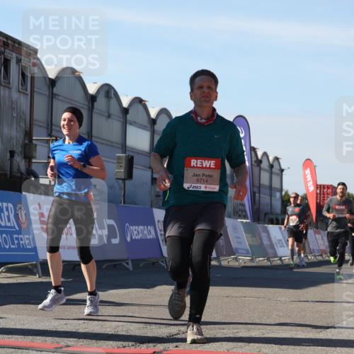 03.10.2025 - Köhlbrandbrückenlauf Luisa Fischer http://msf.ph/oto/9028880 03.10.2025 13:00:26 Ziel 4163, 4172, 4250, 4275, 4622, 4850, 5664, 6236, 6490, 6707, 6714, 6760 meine-sportfotos.de