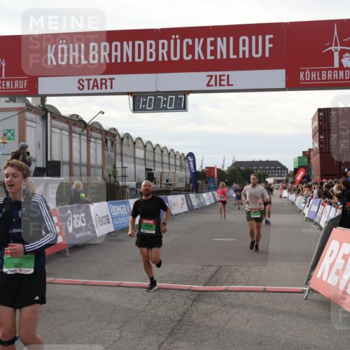 03.10.2025 - Köhlbrandbrückenlauf Julia Fischer http://msf.ph/oto/9028885 03.10.2025 16:07:07 Ziel 7174, 7228, 7263, 7322, 7995, 8026, 8847, 8866, 8967, 9416, 9417 meine-sportfotos.de