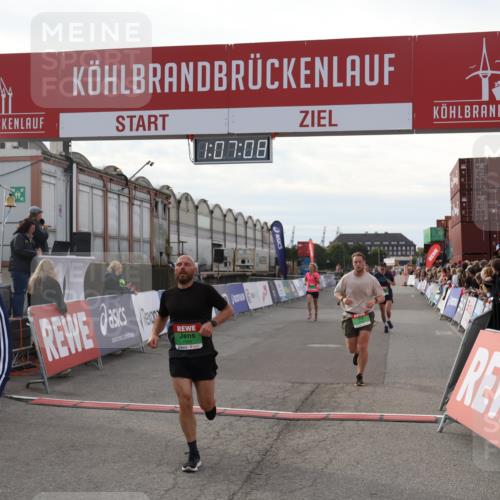 03.10.2025 - Köhlbrandbrückenlauf Julia Fischer http://msf.ph/oto/9028897 03.10.2025 16:07:08 Ziel 7174, 7228, 7263, 7322, 7995, 8026, 8847, 8866, 8967, 9416, 9417 meine-sportfotos.de
