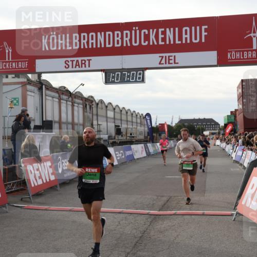03.10.2025 - Köhlbrandbrückenlauf Julia Fischer http://msf.ph/oto/9028900 03.10.2025 16:07:08 Ziel 7174, 7228, 7263, 7322, 7995, 8026, 8847, 8866, 8967, 9416, 9417 meine-sportfotos.de