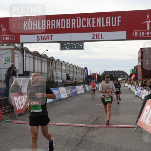 03.10.2025 - Köhlbrandbrückenlauf Julia Fischer http://msf.ph/oto/9028905 03.10.2025 16:07:09 Ziel 7174, 7228, 7263, 7322, 7995, 8026, 8847, 8866, 8925, 8967, 9416, 9417 meine-sportfotos.de