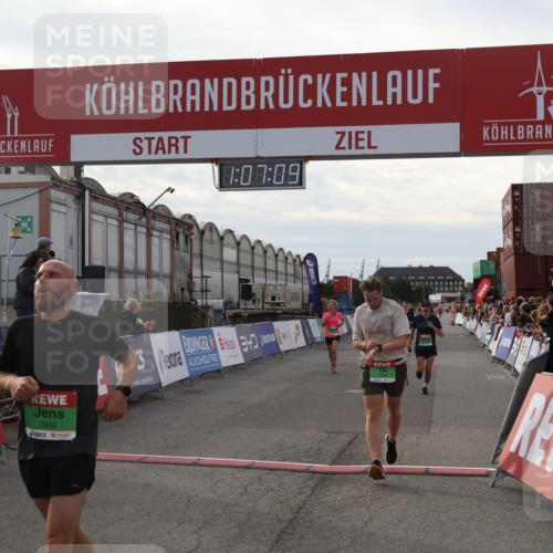 03.10.2025 - Köhlbrandbrückenlauf Julia Fischer http://msf.ph/oto/9028909 03.10.2025 16:07:09 Ziel 7174, 7228, 7263, 7322, 7995, 8026, 8847, 8866, 8925, 8967, 9416, 9417 meine-sportfotos.de