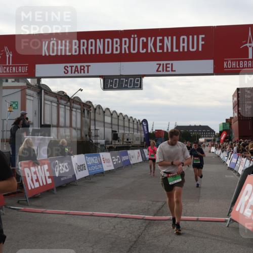 03.10.2025 - Köhlbrandbrückenlauf Julia Fischer http://msf.ph/oto/9028914 03.10.2025 16:07:09 Ziel 7174, 7228, 7263, 7322, 7995, 8026, 8847, 8866, 8925, 8967, 9416, 9417 meine-sportfotos.de