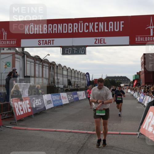 03.10.2025 - Köhlbrandbrückenlauf Julia Fischer http://msf.ph/oto/9028918 03.10.2025 16:07:10 Ziel 7174, 7228, 7322, 7560, 7995, 8026, 8847, 8866, 8925, 8967, 9416, 9417 meine-sportfotos.de