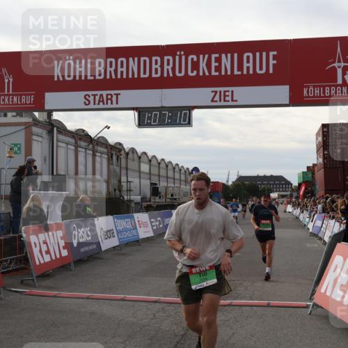 03.10.2025 - Köhlbrandbrückenlauf Julia Fischer http://msf.ph/oto/9028926 03.10.2025 16:07:10 Ziel 7174, 7228, 7322, 7560, 7995, 8026, 8847, 8866, 8925, 8967, 9416, 9417 meine-sportfotos.de