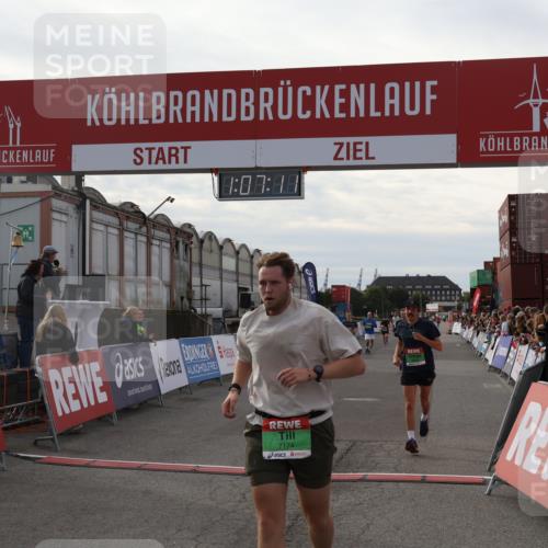 03.10.2025 - Köhlbrandbrückenlauf Julia Fischer http://msf.ph/oto/9028931 03.10.2025 16:07:11 Ziel 7174, 7228, 7322, 7560, 7995, 8026, 8847, 8866, 8925, 9416, 9417 meine-sportfotos.de