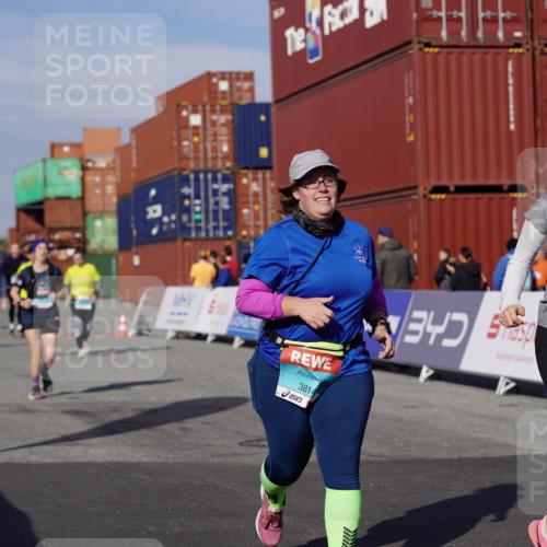 03.10.2025 - Köhlbrandbrückenlauf Michael Burmester http://msf.ph/oto/9028933 03.10.2025 10:33:32 Ziel 1963, 2175, 2211, 2248, 2370, 2466, 2654, 3254, 3814 meine-sportfotos.de