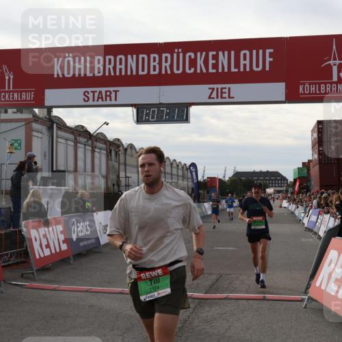 03.10.2025 - Köhlbrandbrückenlauf Julia Fischer http://msf.ph/oto/9028936 03.10.2025 16:07:11 Ziel 7174, 7228, 7322, 7560, 7995, 8026, 8847, 8866, 8925, 9416, 9417 meine-sportfotos.de