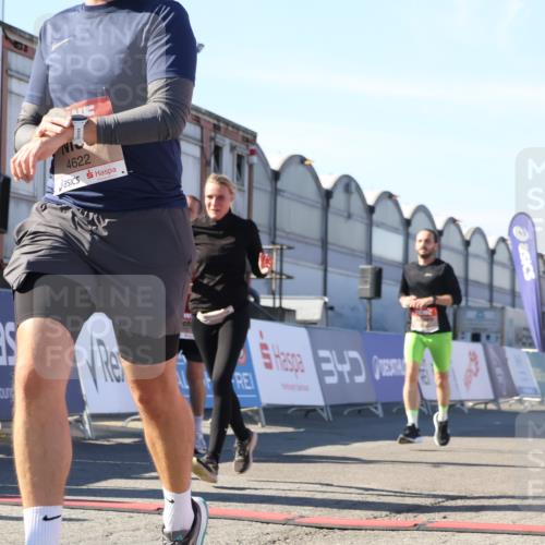 03.10.2025 - Köhlbrandbrückenlauf Luisa Fischer http://msf.ph/oto/9028955 03.10.2025 13:00:33 Ziel 4016, 4163, 4172, 4228, 4275, 4299, 4622, 4850, 5011, 5664, 6373, 6490, 6714 meine-sportfotos.de