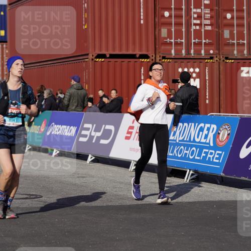 03.10.2025 - Köhlbrandbrückenlauf Michael Burmester http://msf.ph/oto/9028958 03.10.2025 10:33:35 Ziel 1963, 2175, 2211, 2654, 2838, 3254 meine-sportfotos.de