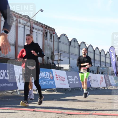 03.10.2025 - Köhlbrandbrückenlauf Luisa Fischer http://msf.ph/oto/9028960 03.10.2025 13:00:33 Ziel 4016, 4163, 4172, 4228, 4275, 4299, 4622, 4850, 5011, 5664, 6373, 6490, 6714 meine-sportfotos.de