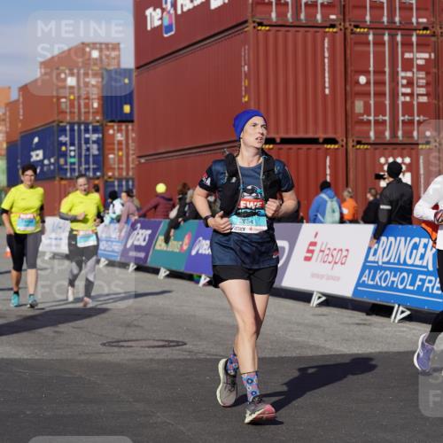 03.10.2025 - Köhlbrandbrückenlauf Michael Burmester http://msf.ph/oto/9028963 03.10.2025 10:33:36 Ziel 1963, 2175, 2211, 2465, 2511, 2654, 2838, 3254 meine-sportfotos.de