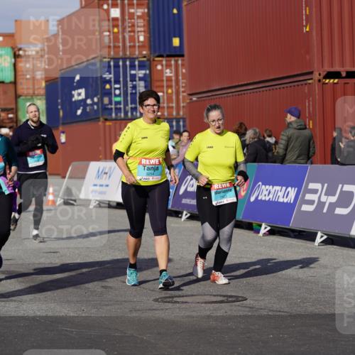 03.10.2025 - Köhlbrandbrückenlauf Michael Burmester http://msf.ph/oto/9028988 03.10.2025 10:33:37 Ziel 1963, 2175, 2211, 2465, 2511, 2654, 2838, 3254 meine-sportfotos.de