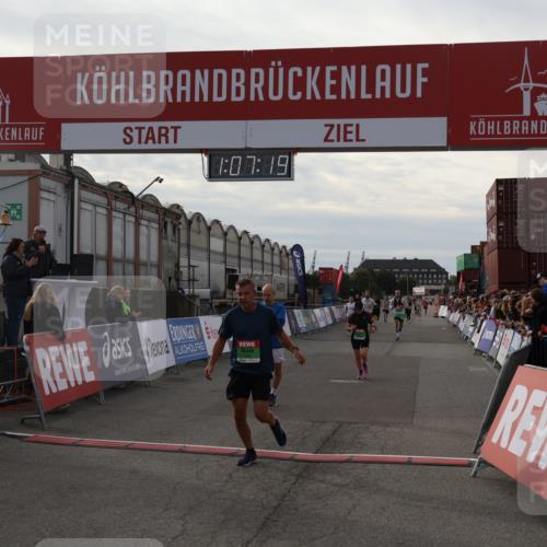 03.10.2025 - Köhlbrandbrückenlauf Julia Fischer http://msf.ph/oto/9029016 03.10.2025 16:07:19 Ziel 7093, 7174, 7302, 7340, 7560, 8026, 8847, 8925, 9261 meine-sportfotos.de