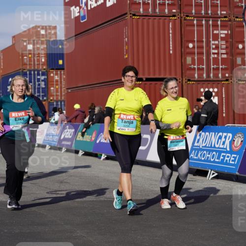 03.10.2025 - Köhlbrandbrückenlauf Michael Burmester http://msf.ph/oto/9029025 03.10.2025 10:33:39 Ziel 1963, 2175, 2211, 2465, 2511, 2838, 3254 meine-sportfotos.de